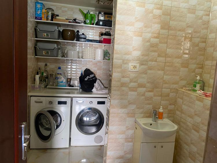Casă individuală cu 5 camere cu Canalizare în Sud