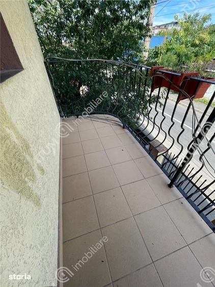 Apartament cu 3 camere decomandat, mobilat în Turnișor