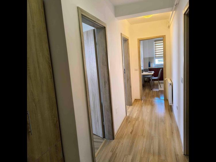 Apartament cu 2 camere decomandat în Tractorul