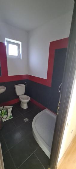 Apartament cu 3 camere semidecomandat în Exterior Nord