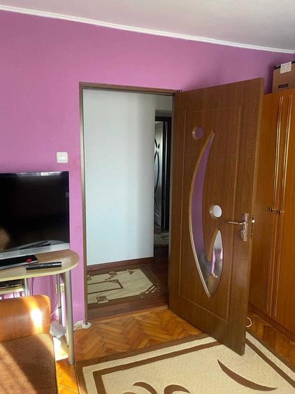 Apartament cu 3 camere decomandat în Micro 16