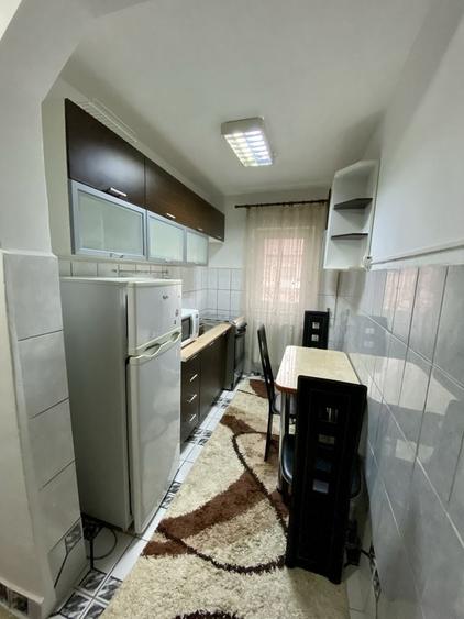 Garsonieră decomandată în Girocului