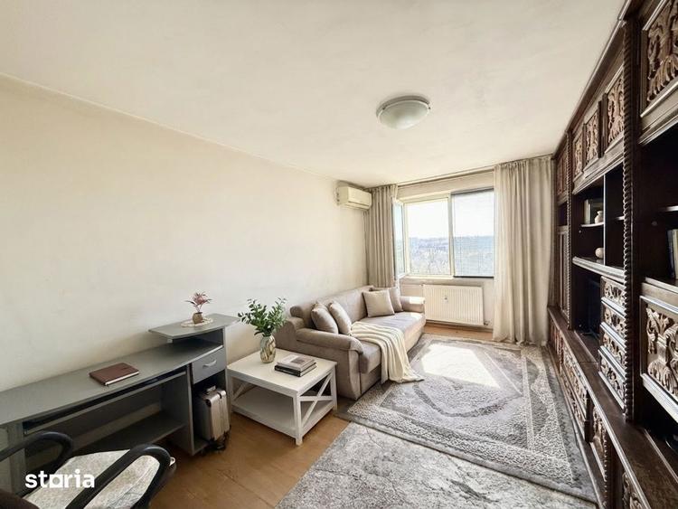 Apartament cu 3 camere decomandat, mobilat în Tei