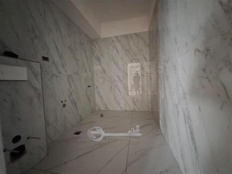 Penthouse cu 2 camere decomandat în Galata