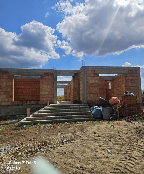 Casă cu 4 camere cu Teren 520 Mp în Nojorid