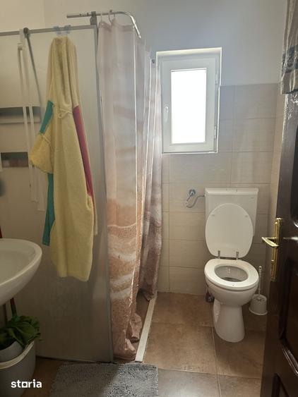 Casă cu 5 camere decomandat cu Teren 400 Mp în Bănești