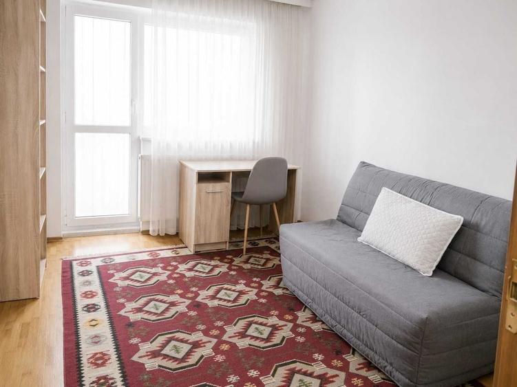 Apartament cu 3 camere semidecomandat, mobilat în Ultracentral