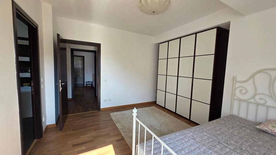 Penthouse cu 3 camere semidecomandat, mobilat în Vatra Luminoasă