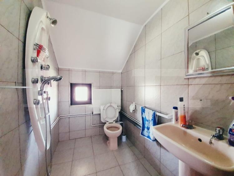 Casă individuală cu 10 camere cu Canalizare în Mociu