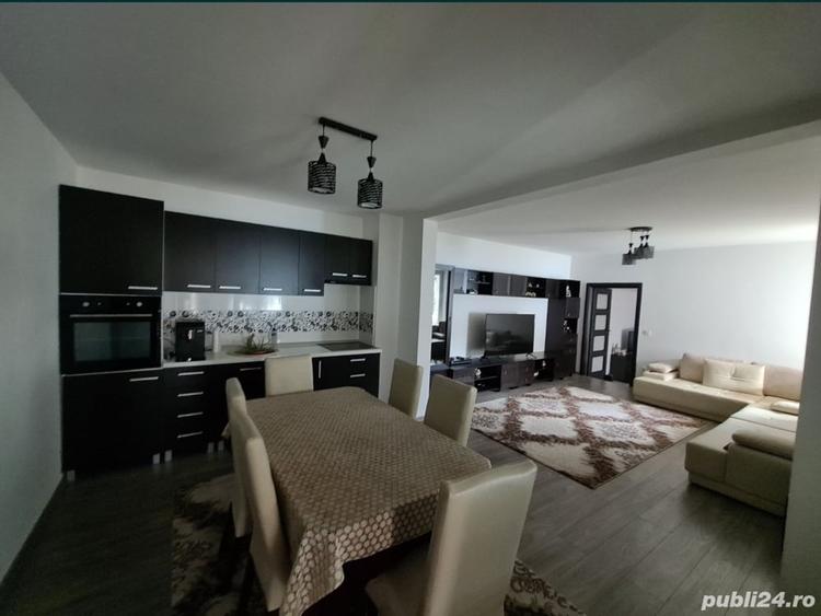 Casă cu 7 camere cu Teren 1300 Mp în Cristian