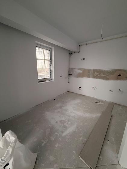Apartament cu 4 camere decomandat în Drumul Taberei
