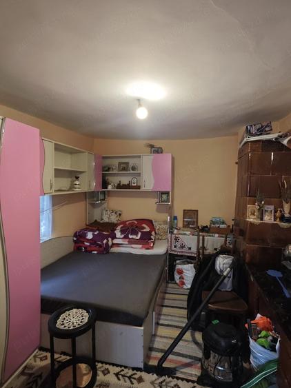 Casă cu 2 camere cu Teren 1800 Mp în Ungheni