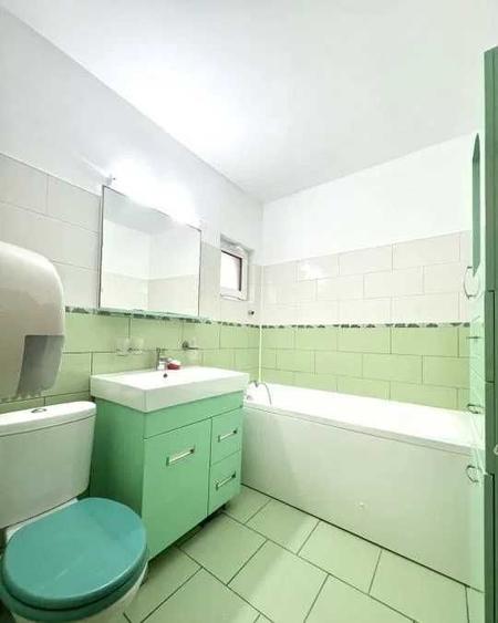 Apartament cu 3 camere semidecomandat în Rahova