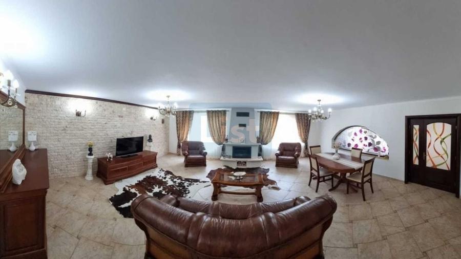 Casă cu 4 camere cu Garaj în Costești