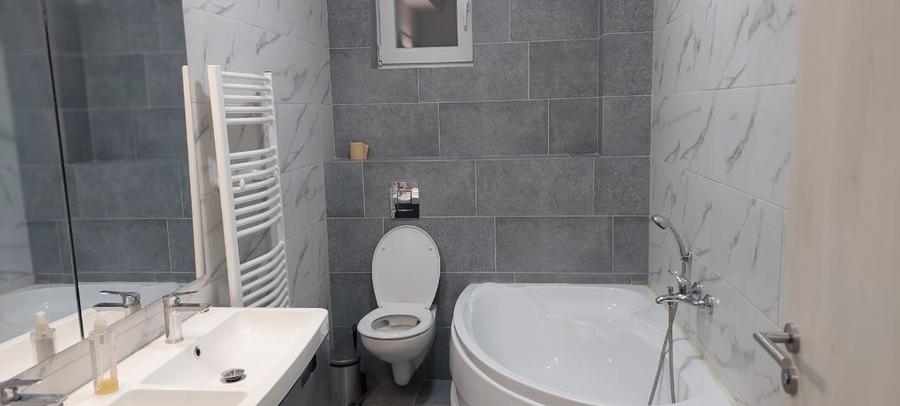 Duplex cu 5 camere cu Canalizare în Odăile