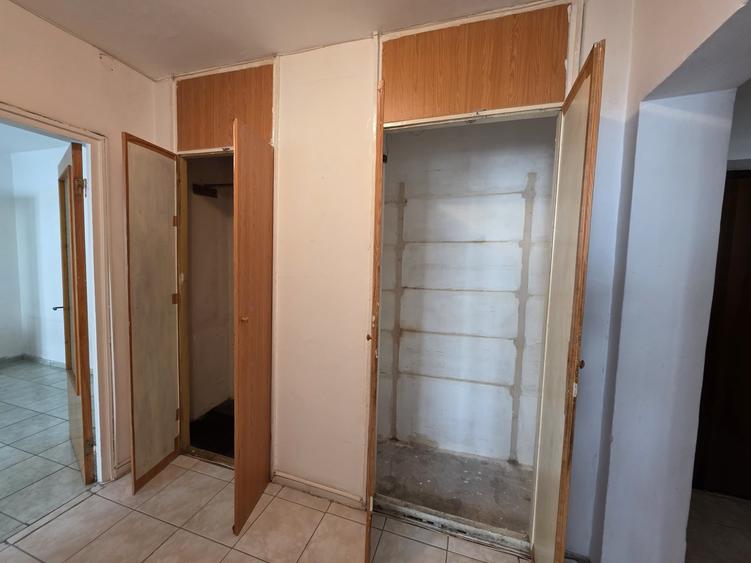 Apartament cu 3 camere semidecomandat în Chișinau