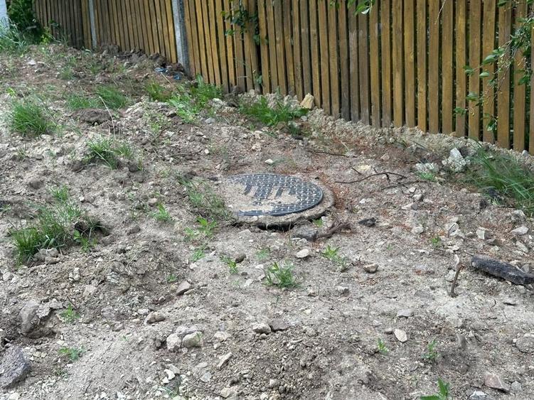 Casă cu 5 camere cu Teren 5000 Mp în Central