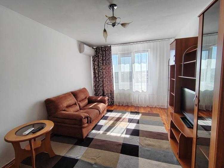 Apartament cu 3 camere decomandat în Titan