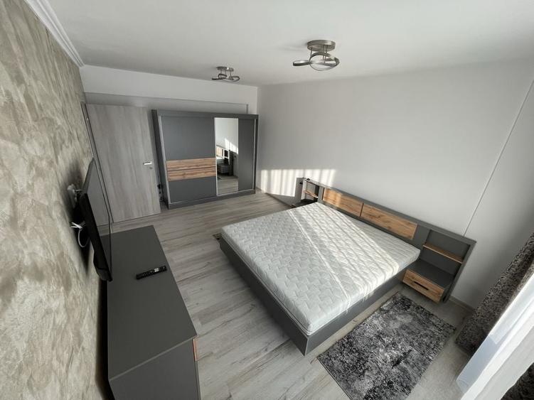 Apartament cu 2 camere decomandat în Calea București