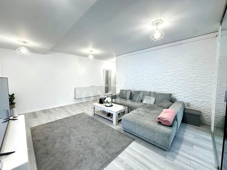 Apartament cu 3 camere semidecomandat, mobilat în Florești