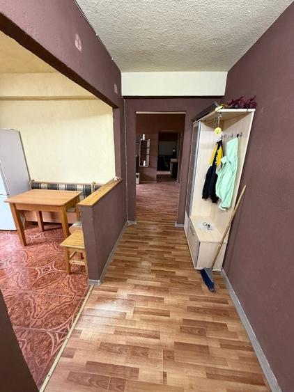 Apartament cu 3 camere semidecomandat în Sud