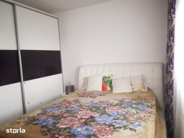 Apartament cu 4 camere decomandat în 1 Decembrie