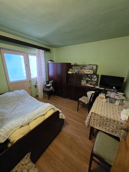 Apartament cu 3 camere decomandat în Iosia