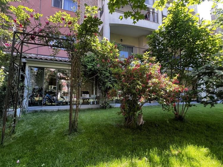 Apartament cu 3 camere semidecomandat în Pipera