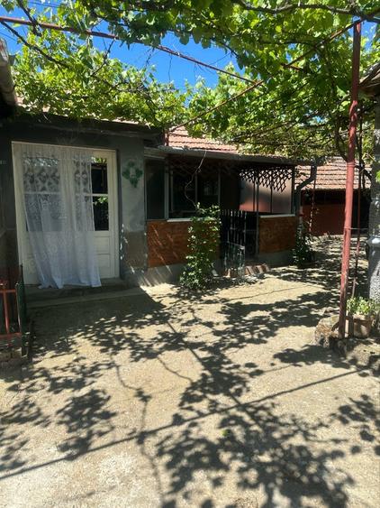 Casă cu 5 camere cu Teren 2500 Mp în Tăut