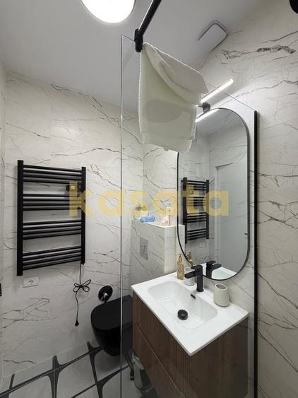 Apartament cu 4 camere decomandat, mobilat în Calea Victoriei
