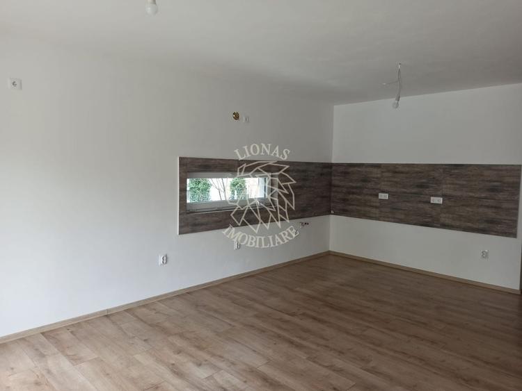 Apartament cu 4 camere semidecomandat în Sud
