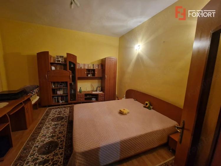 Casă cu 7 camere cu Teren 1500 Mp în Bazoș