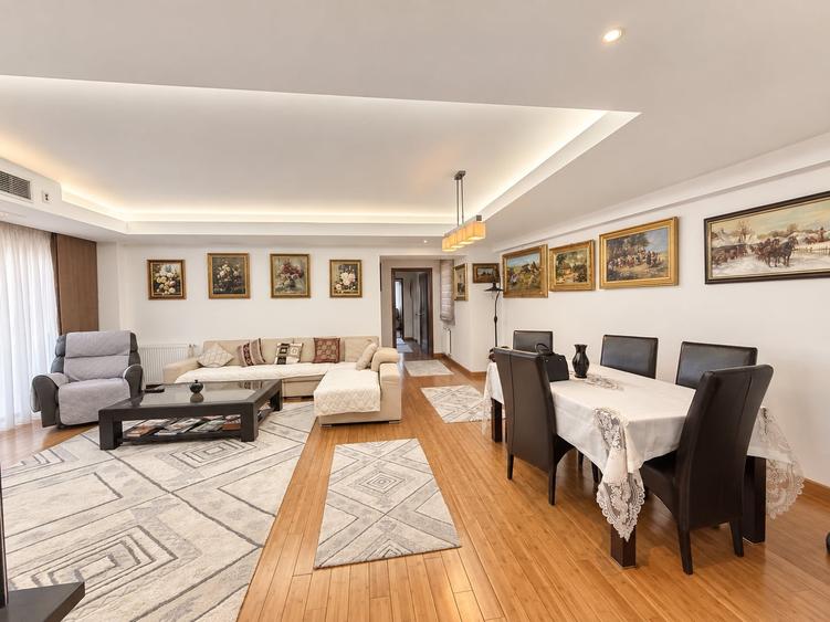 Apartament cu 3 camere decomandat în Eminescu