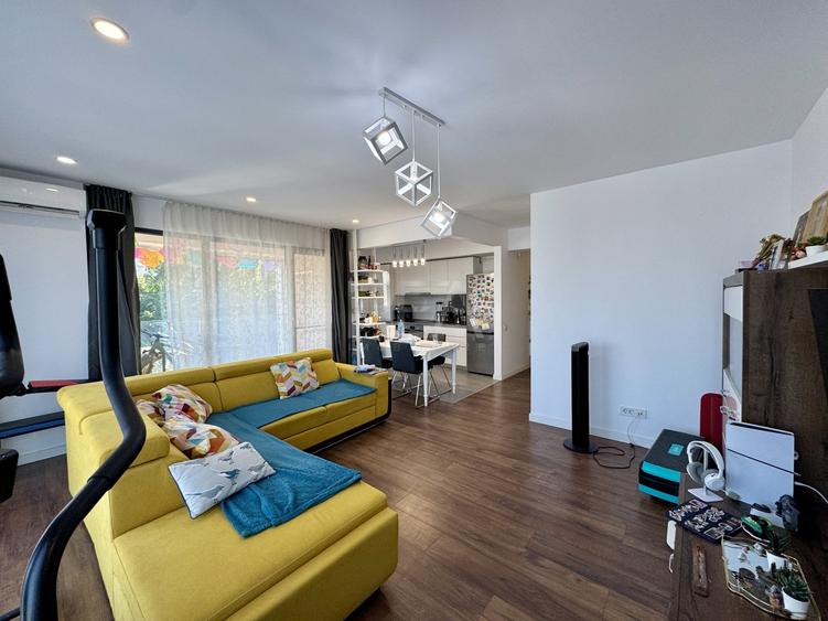 Apartament cu 3 camere decomandat, mobilat în Banu Manta