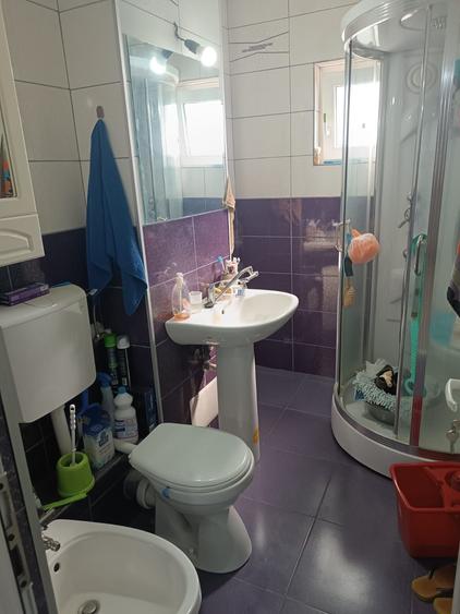 Apartament cu 3 camere decomandat în Craiovei