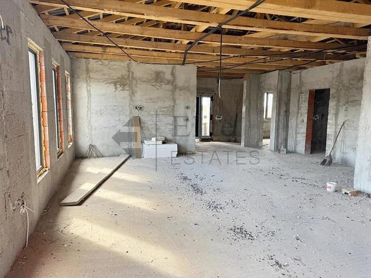 Casă cu Teren 687 Mp în Central