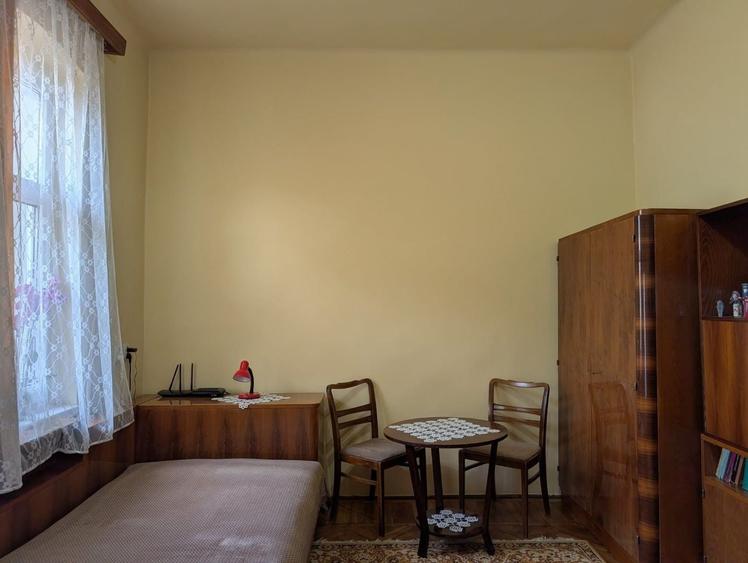 Casă cu 2 camere cu Canalizare în Central