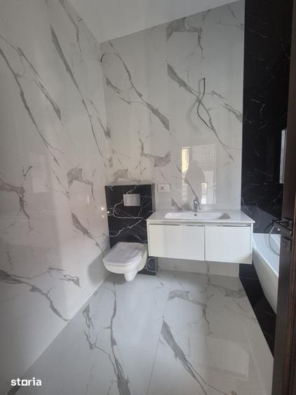 Casă cu 5 camere cu Teren 300 Mp în Titan