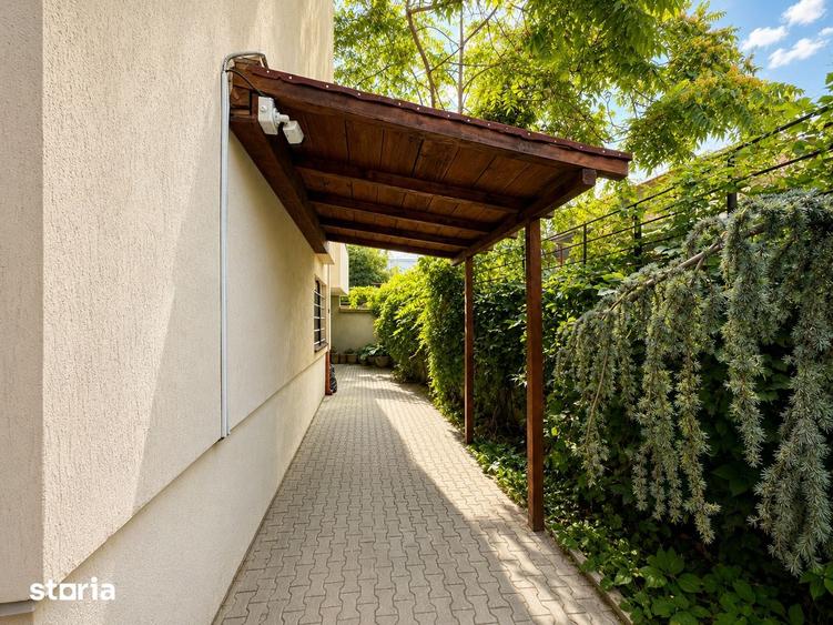 Casă cu Teren 214 Mp în Eminescu