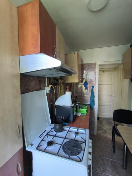 Apartament cu 3 camere semidecomandat în Cioceanu