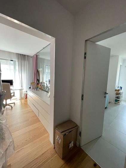 Apartament cu 3 camere semidecomandat în Floreasca