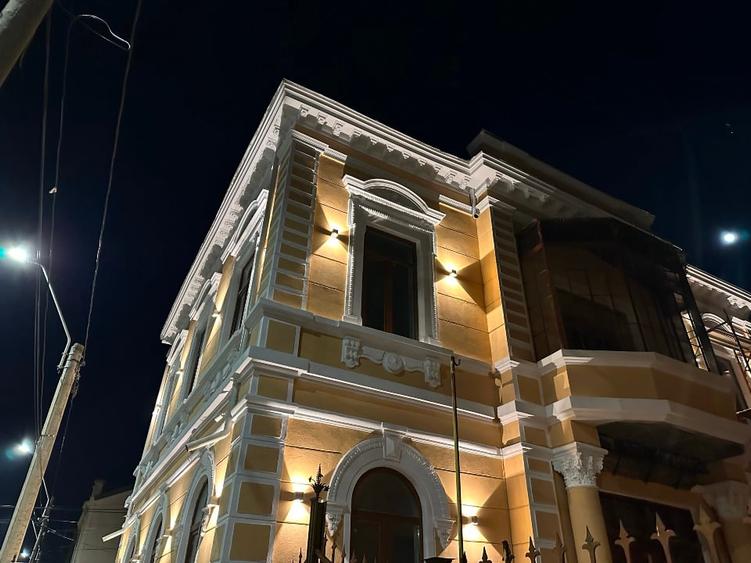 Casă individuală cu 10 camere cu Teren 362 Mp în Central