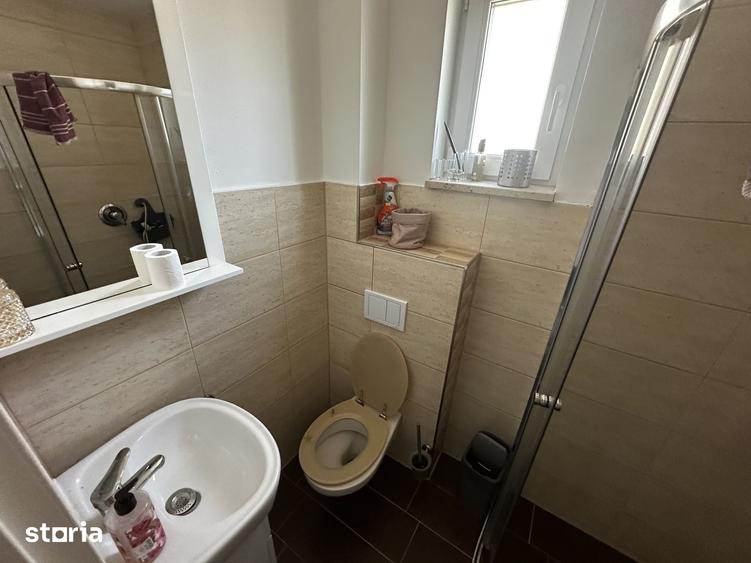 Casă cu 7 camere cu Teren 4000 Mp în Strâmba