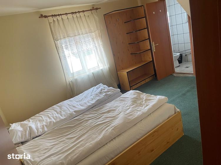 Casă cu 10 camere cu Teren 360 Mp în Baia de Fier