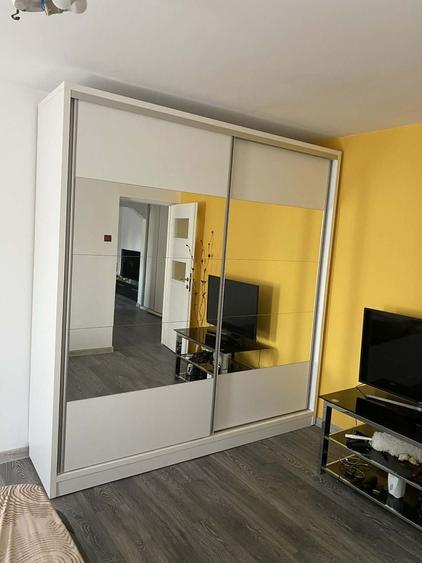Apartament cu 3 camere decomandat în Rovine