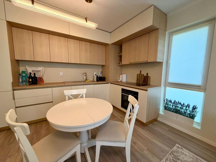 Apartament cu 3 camere semidecomandat, mobilat în Tunari