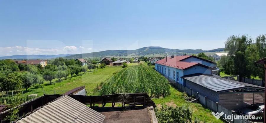 Casă cu 5 camere cu Teren 1500 Mp în Unirea