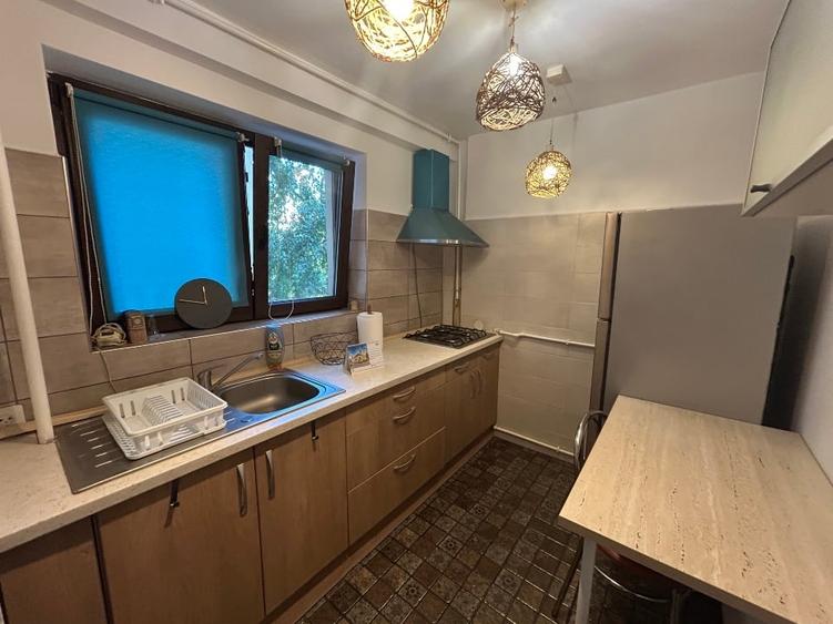 Apartament cu 2 camere decomandat, mobilat în Giurgiului