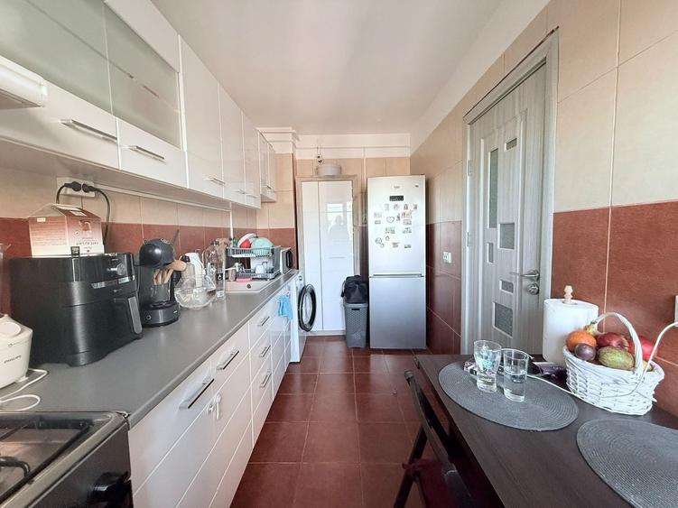 Apartament cu 3 camere decomandat, mobilat în Drumul Taberei