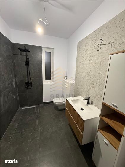 Apartament cu 8 camere în Central